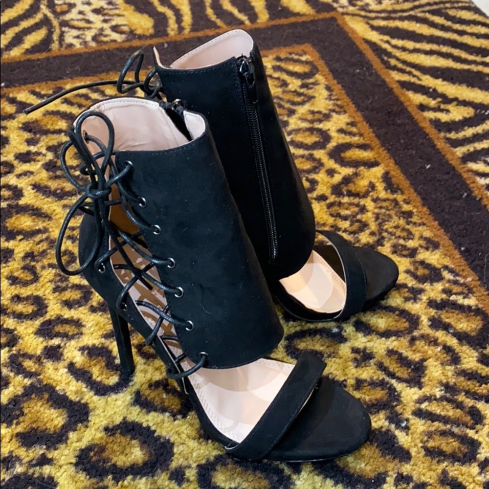 NWOT black lace up heels 💕